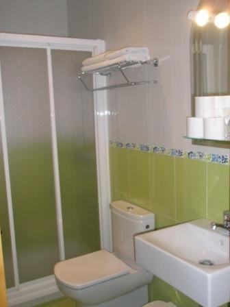 Hostal Malia Кониль-де-ла-Фронтера Экстерьер фото