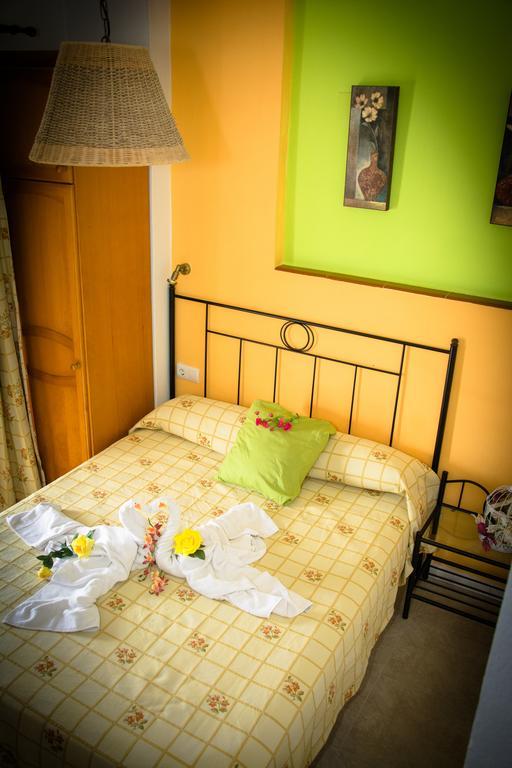 Hostal Malia Кониль-де-ла-Фронтера Экстерьер фото
