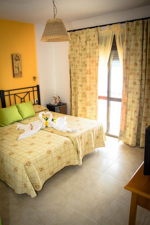 Hostal Malia Кониль-де-ла-Фронтера Экстерьер фото
