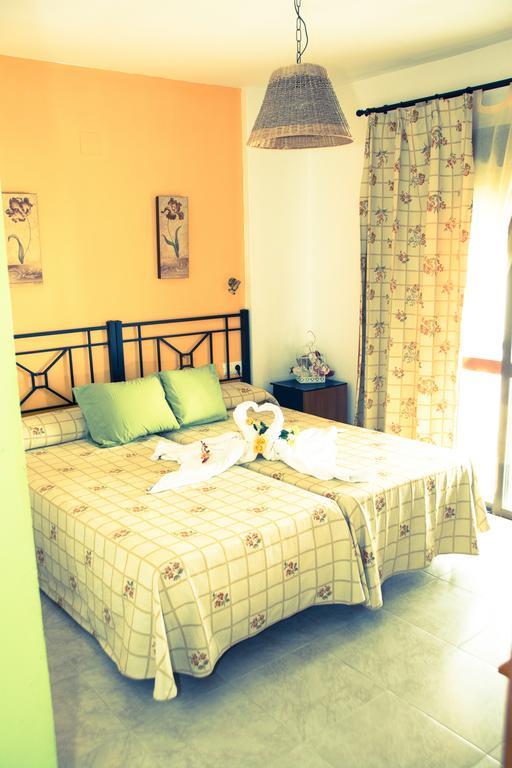 Hostal Malia Кониль-де-ла-Фронтера Экстерьер фото