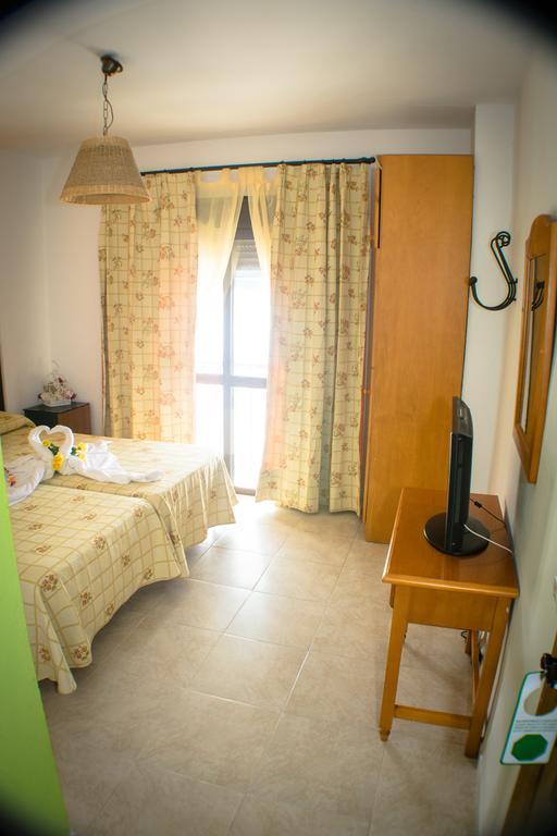 Hostal Malia Кониль-де-ла-Фронтера Экстерьер фото