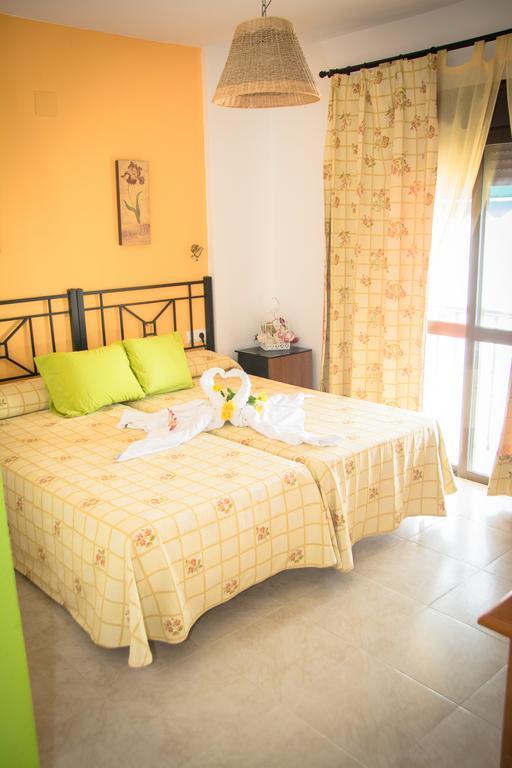 Hostal Malia Кониль-де-ла-Фронтера Экстерьер фото